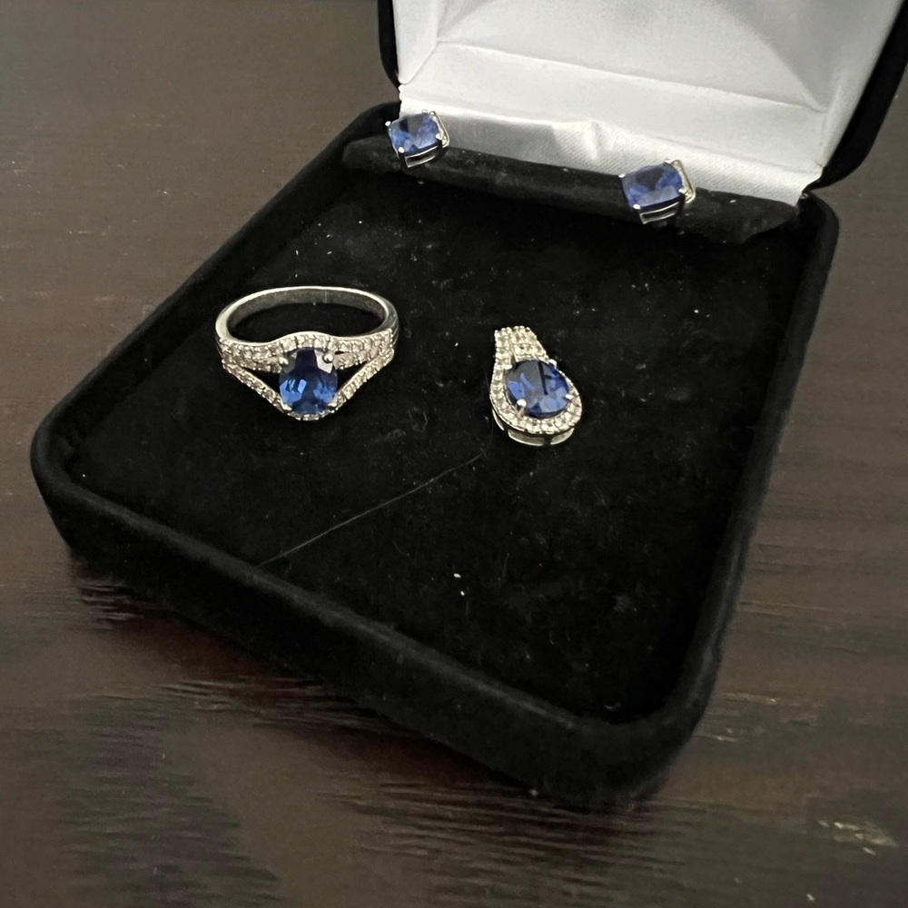 Elegant Silver and Sapphire Jewelry Set